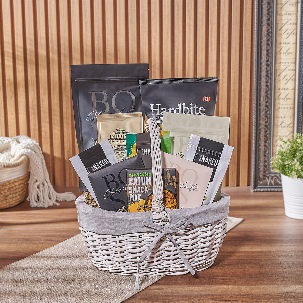 Wicker Basket with Gourmet Snacks – how the gift is presented