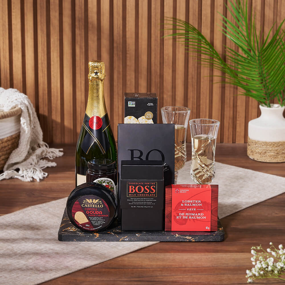 Gourmet Food Basket with Sparkling Wine Bottle – how the gift is presented