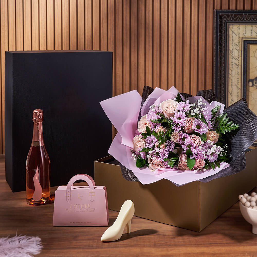 Rose Bouquet with Sparkling Wine Gift – how the gift is presented