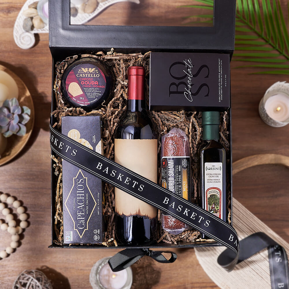 Wine Gift Basket with Salami Cheese – how the gift is presented