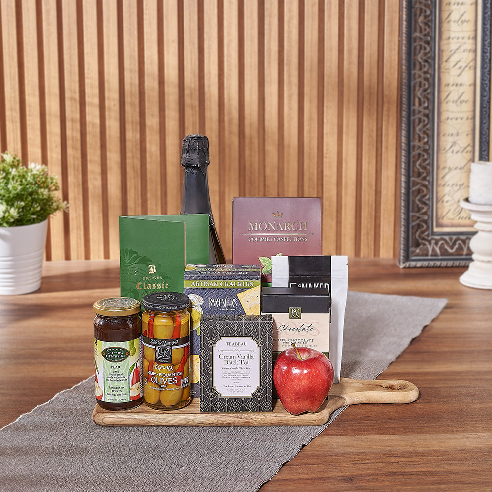 Kosher Celebration Basket with Wine – how the gift is presented
