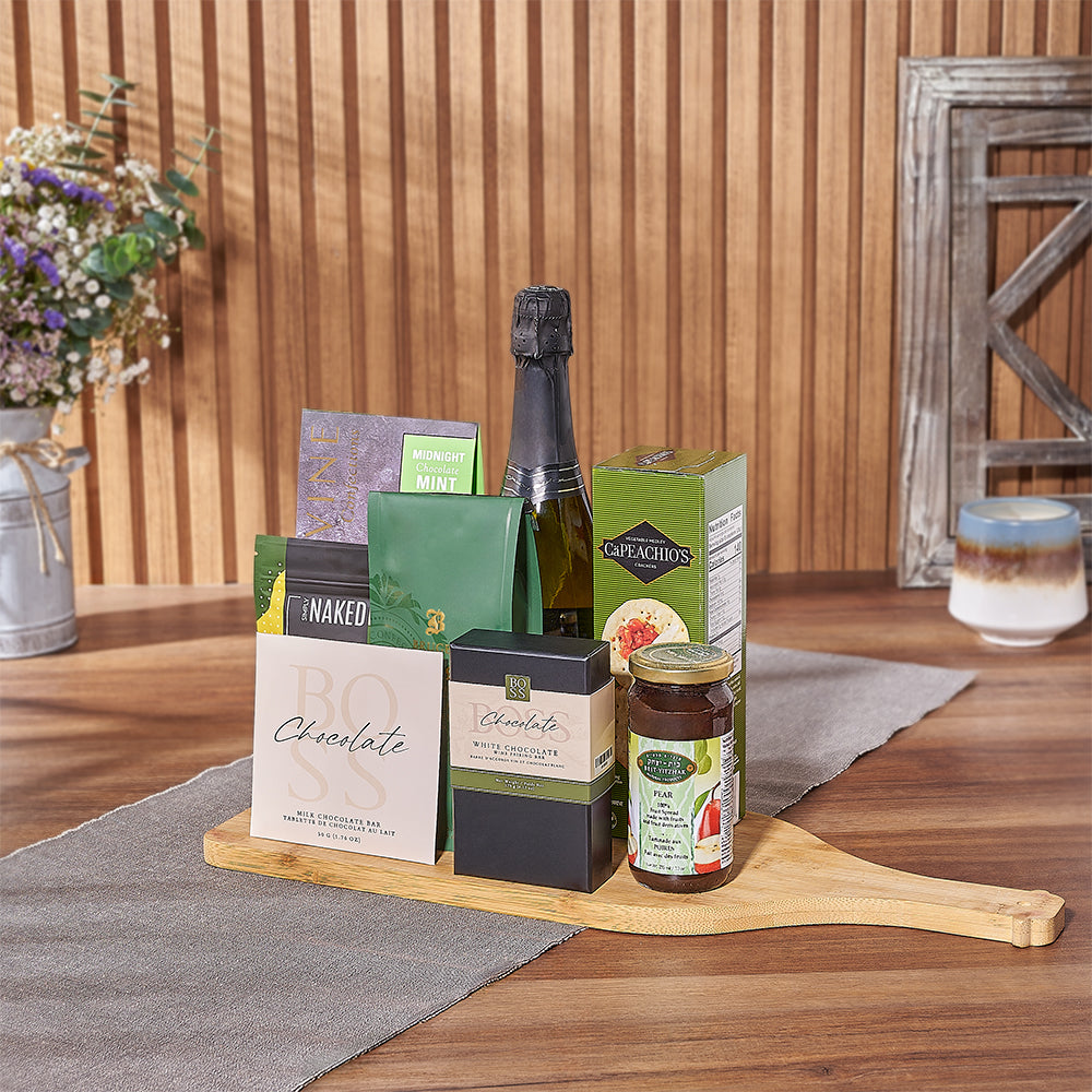 Kosher Sparkling Wine Gift Basket with Gourmet Snacks for Hanukkah – how the gift is presented