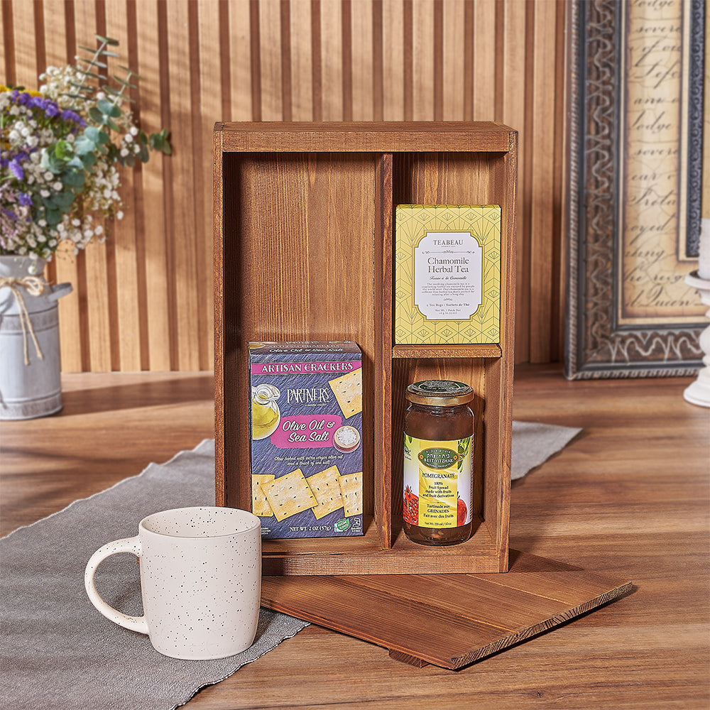 Chamomile Tea and Snack Gift Box – how the gift is presented