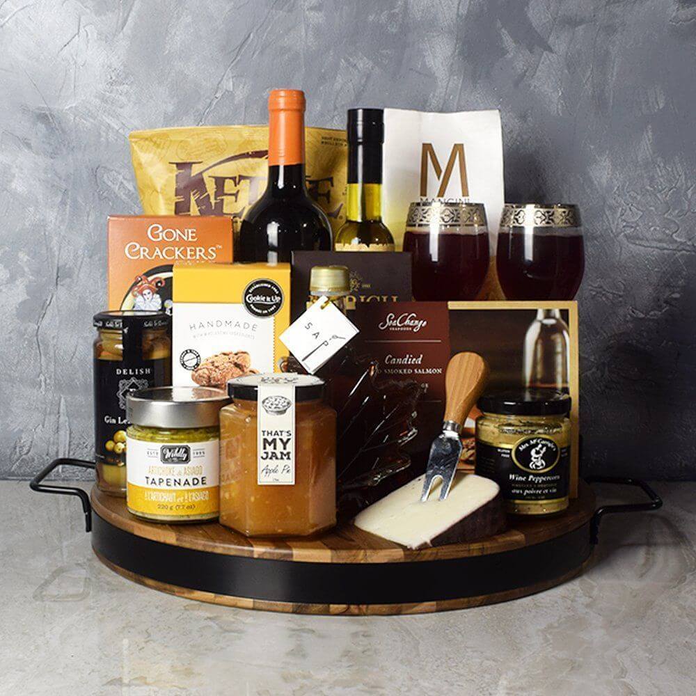 Summer BBQ Gifts have never looked so good and tasted so delicious, especially with this gift set. This gift is perfect for the hostess and will be a big hit! The Summer BBQ Entertainment Board gift features an assortment of crackers, dips, chips, pasta, a bottle of wine, salmon and much more from New York City Baskets - New York City Delivery