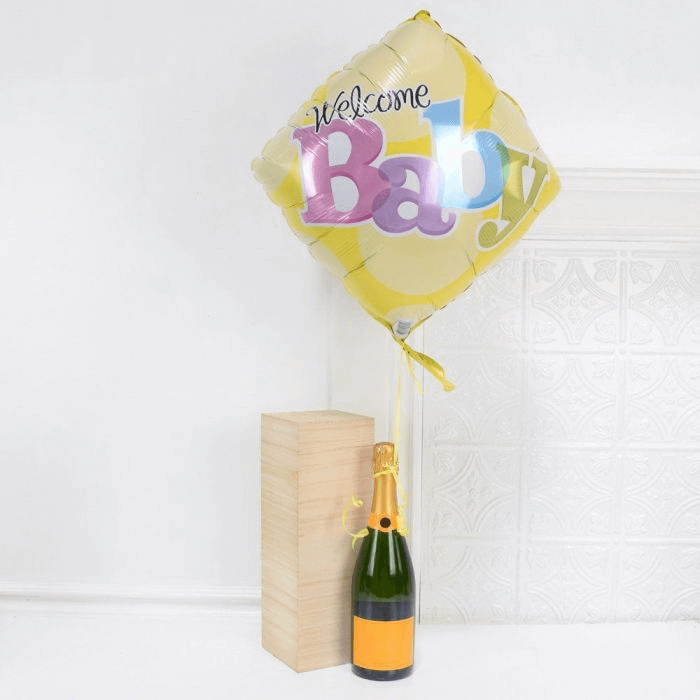 Sparkling Wine and Baby Toy Basket – how the gift is presented