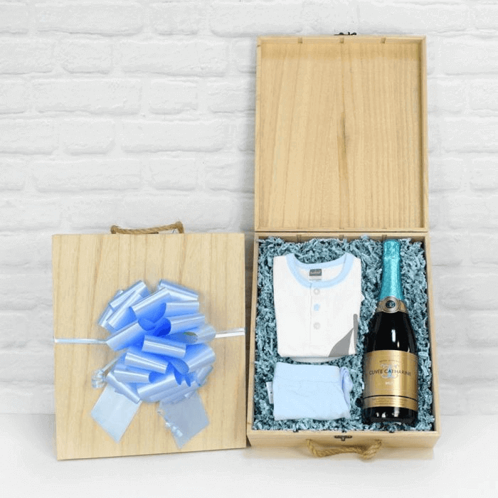 Sparkling Wine Baby Boy Gift Box – how the gift is presented