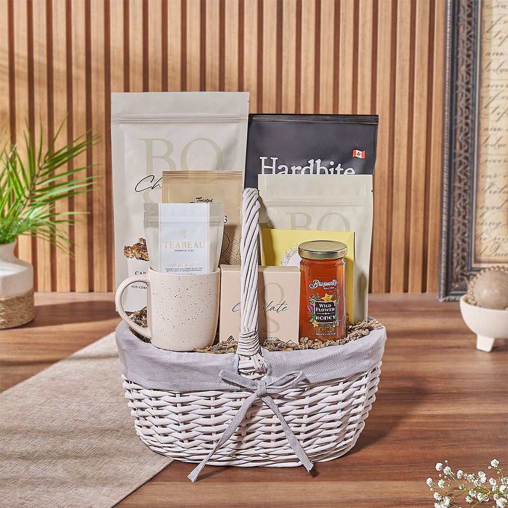 Premium Snack Basket in White Wicker – how the gift is presented